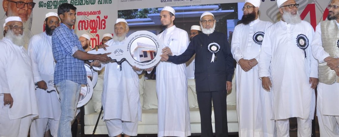 Jamiat Ulama distributes 40 houses among Kerala flood victims